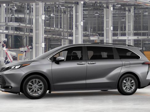 New 2026 Toyota Sienna XLE FWD image 3