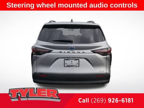 Used 2024 Toyota Sienna XLE FWD image 7