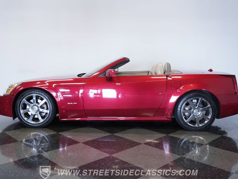 Used 2005 Cadillac XLR image 2