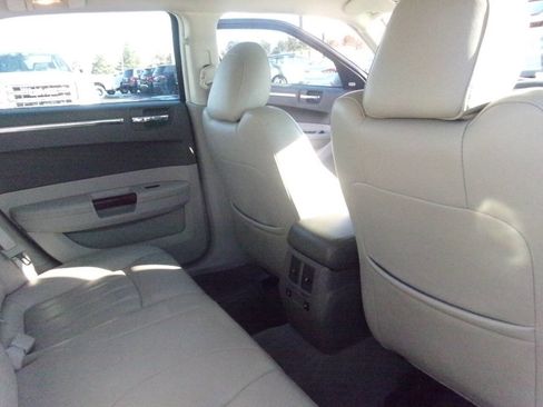 Used 2008 Chrysler 300 C w/ Luxury Group II image 23
