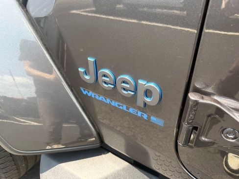 Used 2025 Jeep Wrangler Unlimited Sahara AWD/4WD image 13