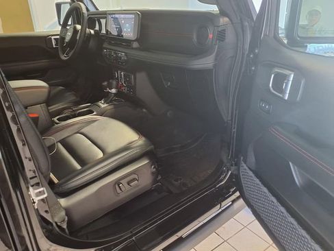 Used 2025 Jeep Wrangler Unlimited Rubicon AWD/4WD image 25