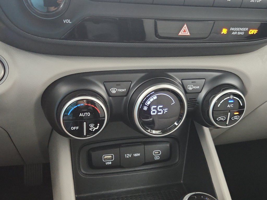 Used 2025 Hyundai Venue SEL FWD image 28