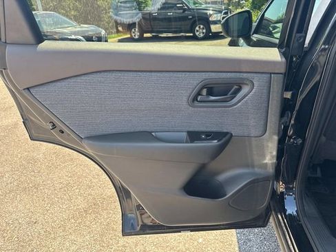 Used 2023 Nissan Rogue S FWD image 14
