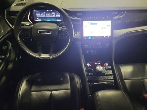 Used 2022 Jeep Grand Cherokee Overland w/ Luxury Tech Group IV AWD/4WD image 22