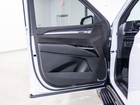 Used 2026 Cadillac Escalade V w/ LPO, ONYX Package AWD/4WD image 27