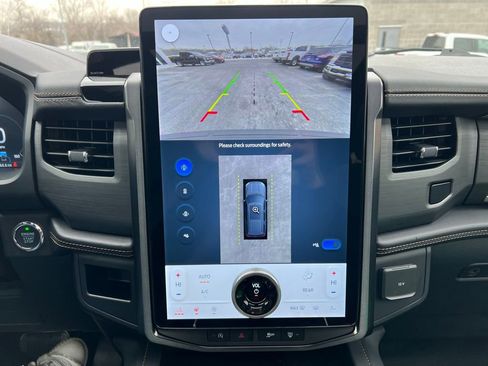 Used 2024 Ford Expedition Platinum image 29