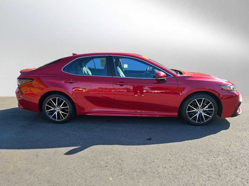 Used 2024 Toyota Camry SE image 2