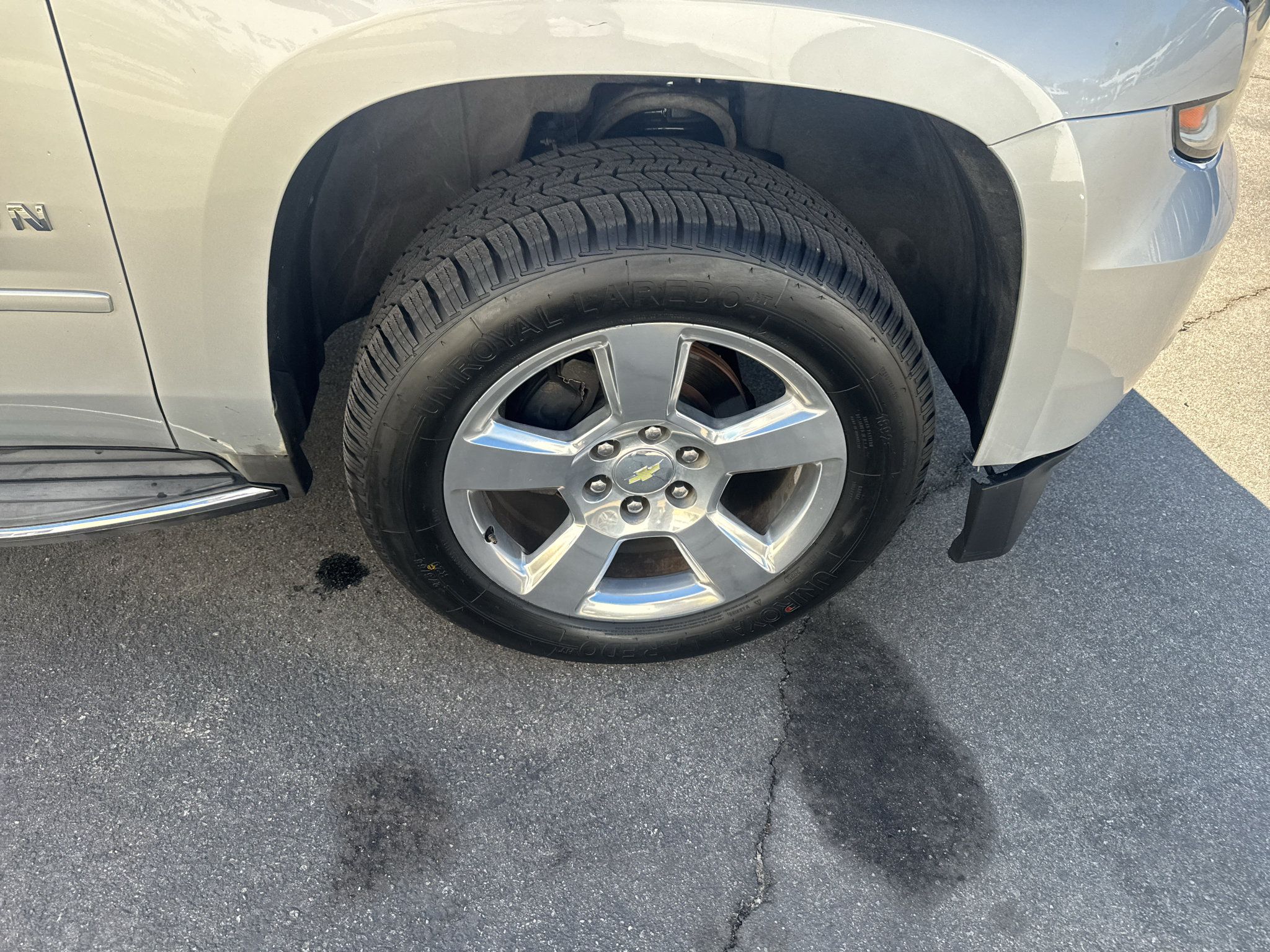 Used 2015 Chevrolet Suburban LTZ RWD image 5