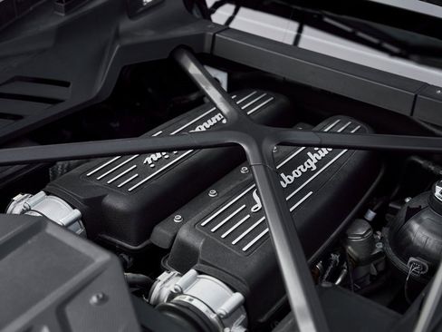 Used 2020 Lamborghini Huracan EVO image 25