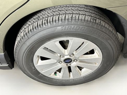 Used 2015 Subaru Outback 2.5i Premium image 11