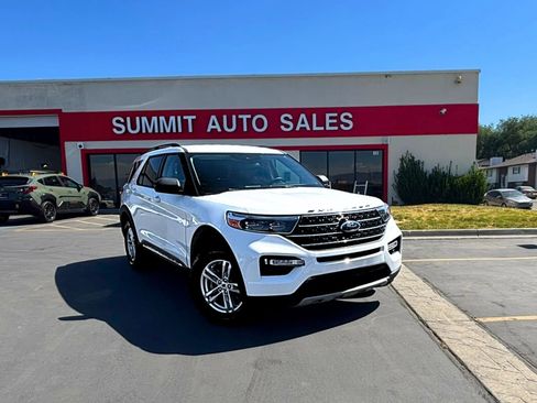 Used 2021 Ford Explorer XLT w/ Equipment Group 202A image 2