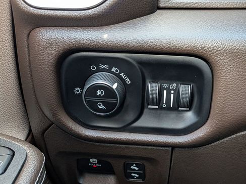 Used 2025 RAM 1500 Laramie w/ Trailer Tow Group AWD/4WD image 17