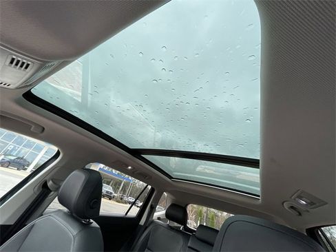 Used 2019 Volkswagen Tiguan SE image 23