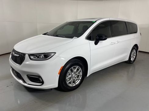 New 2026 Chrysler Pacifica Select FWD image 4
