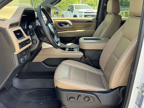 Used 2023 Chevrolet Suburban Premier w/ Premium Package 2 AWD/4WD image 21