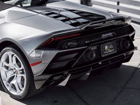 Used 2024 Lamborghini Huracan EVO image 12