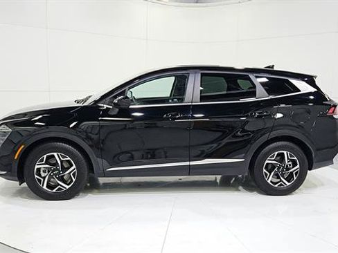 Used 2025 Kia Sportage LX FWD image 5