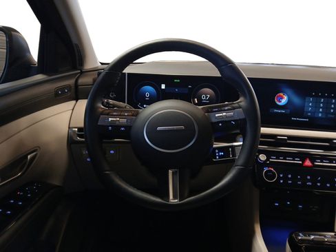 Used 2025 Hyundai Tucson Limited image 12