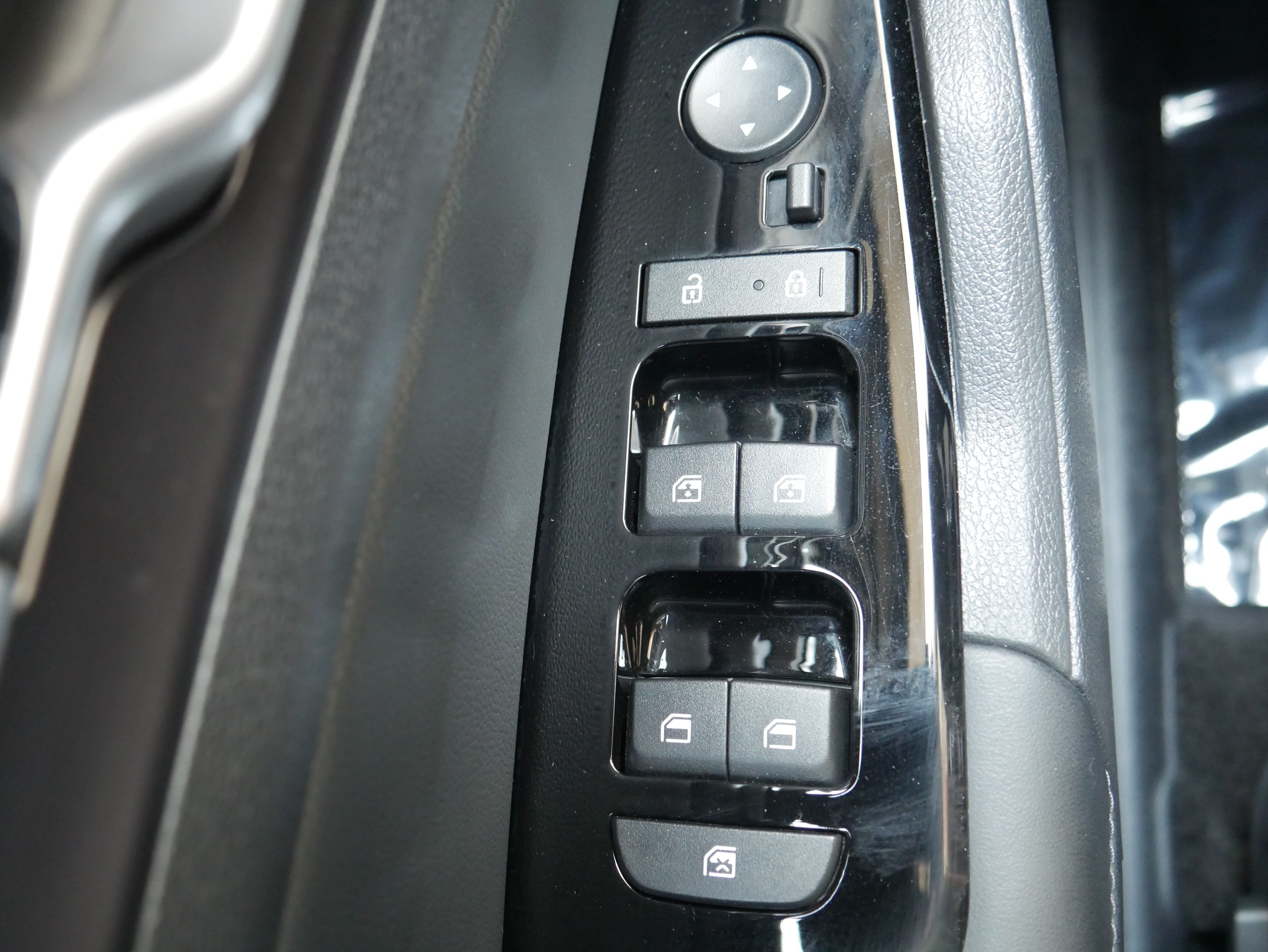 Used 2025 Kia Sportage EX AWD/4WD image 29