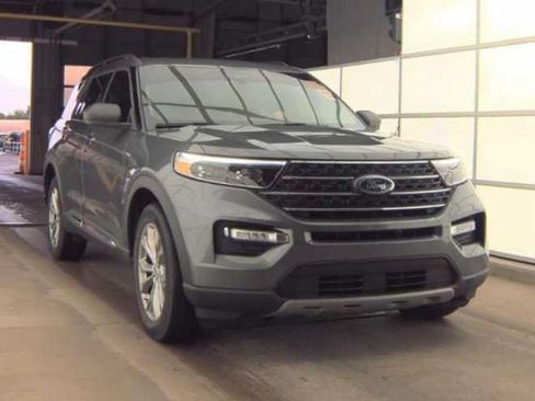 Used 2023 Ford Explorer XLT w/ Equipment Group 202A AWD/4WD image 3