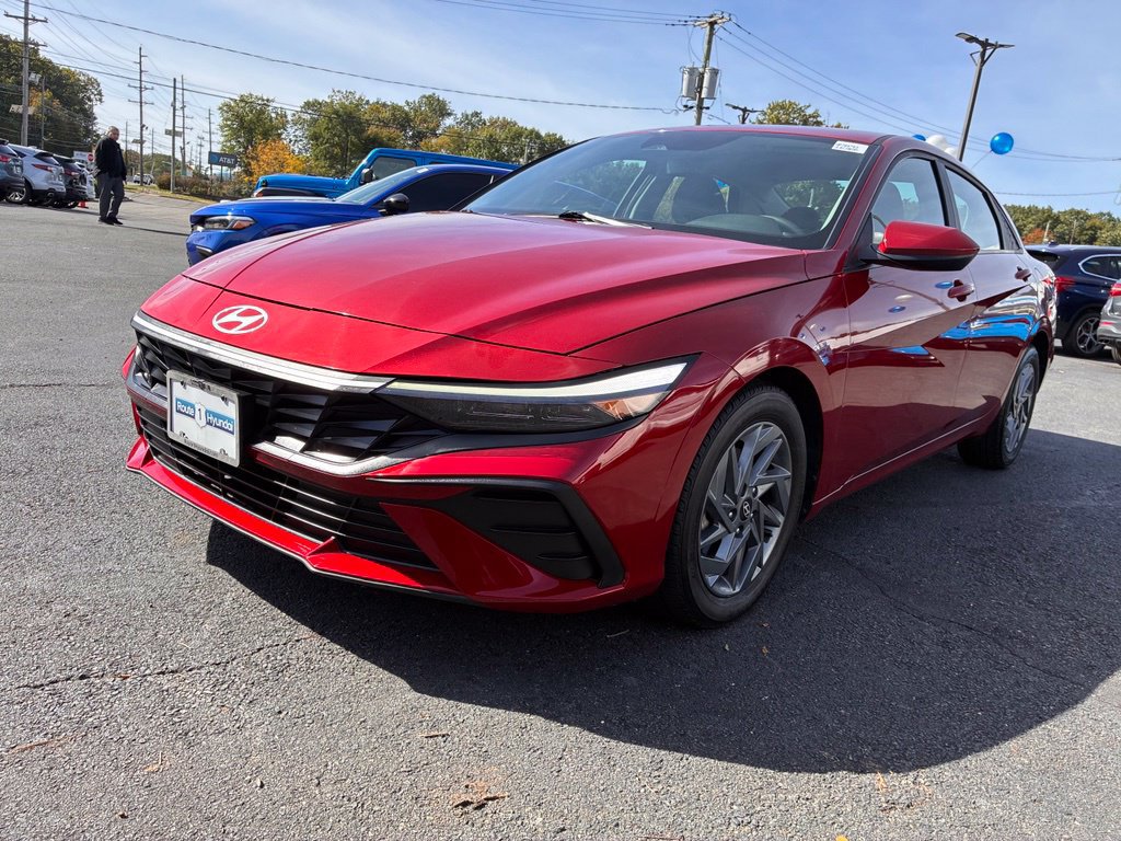 Used 2024 Hyundai Elantra SEL FWD image 3