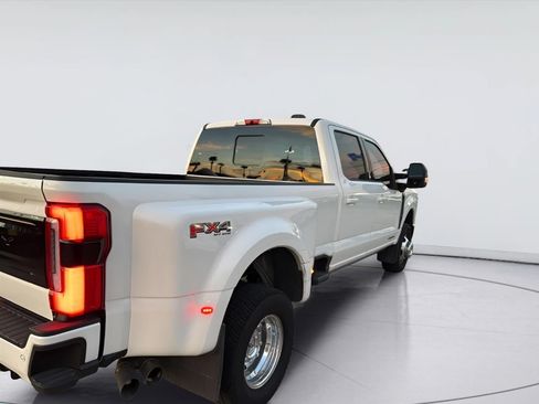 Used 2025 Ford F350 Platinum w/ FX4 Off-Road Package AWD/4WD image 5
