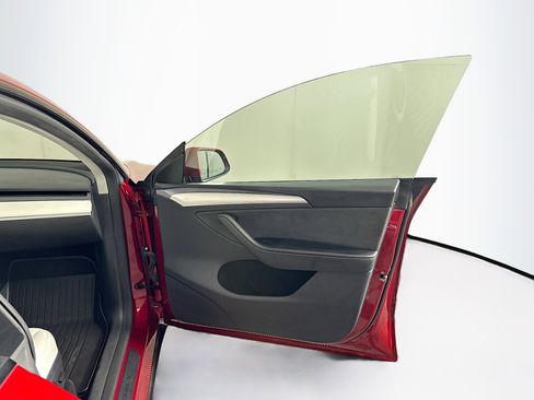 Used 2024 Tesla Model Y Long Range image 34