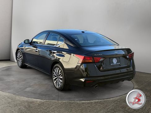 Used 2024 Nissan Altima 2.5 SV w/ SV Premium Package FWD image 5
