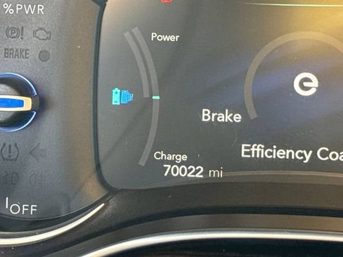 Used 2023 Chrysler Pacifica Limited FWD image 18