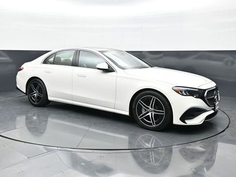 Used 2025 Mercedes-Benz E 450 4MATIC Sedan image 3