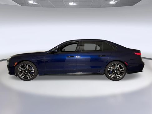 Used 2023 BMW 740i w/ Executive Package RWD image 2