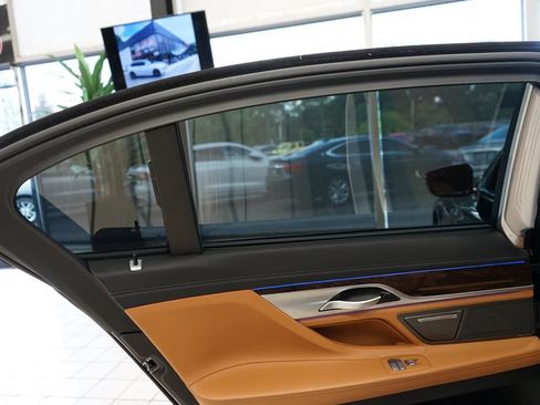 Used 2022 BMW 750i xDrive w/ Executive Package AWD/4WD image 59
