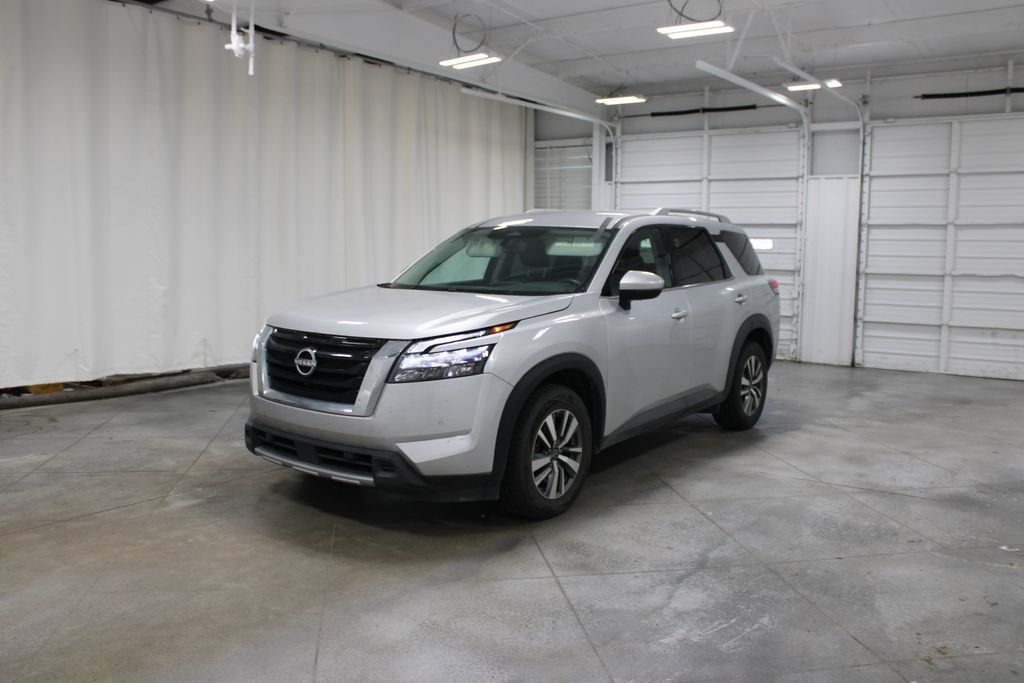 Used 2025 Nissan Pathfinder SL FWD image 4