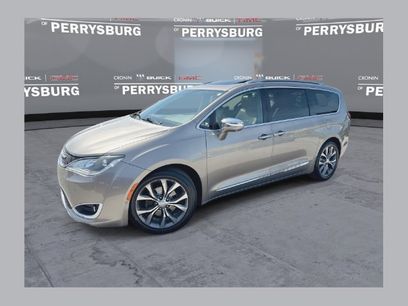 Used 2018 Chrysler Pacifica Limited w/ Tire & Wheel Group