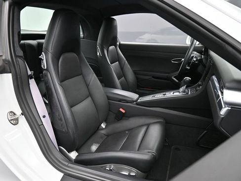 Certified 2019 Porsche 911 Targa 4 AWD/4WD image 28