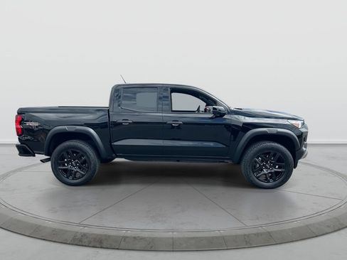 Used 2024 Chevrolet Colorado Trail Boss w/ Technology Package AWD/4WD image 9