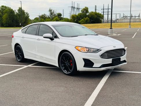 Used 2020 Ford Fusion SE FWD image 4