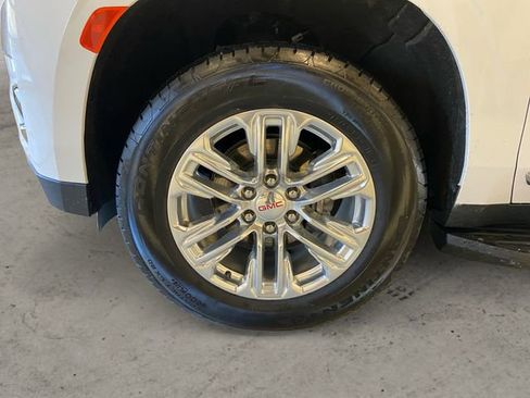 Used 2024 GMC Yukon SLT image 15