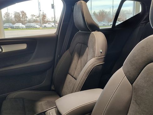 New 2026 Volvo XC40 B5 Ultra w/ Protection Package Premier image 18