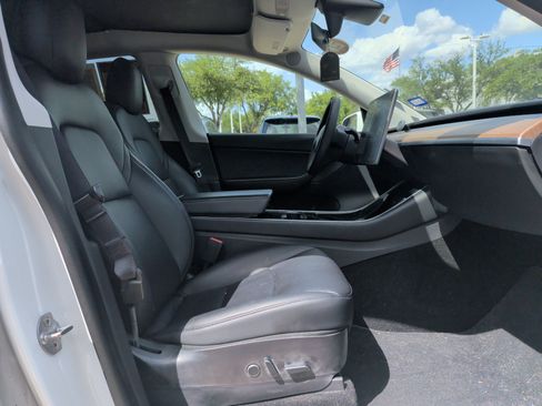 Used 2021 Tesla Model Y Long Range AWD/4WD image 34