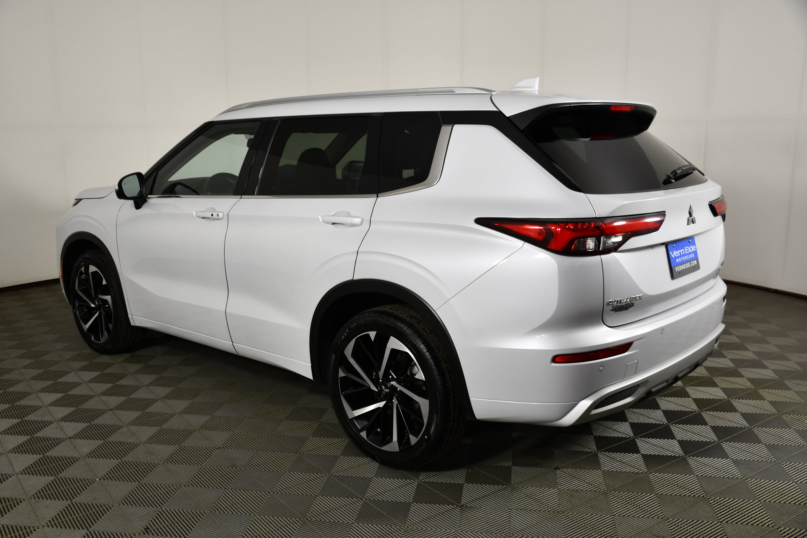 Used 2024 Mitsubishi Outlander SEL AWD/4WD image 8