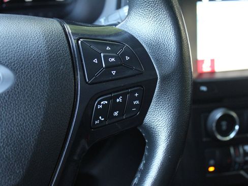 Used 2017 Ford Explorer XLT w/ Equipment Group 202A AWD/4WD image 27