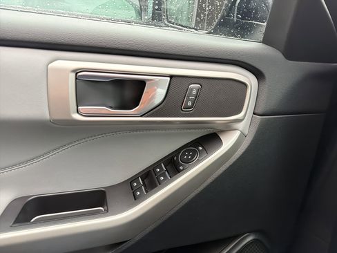 Used 2023 Ford Explorer XLT w/ Equipment Group 202A image 13