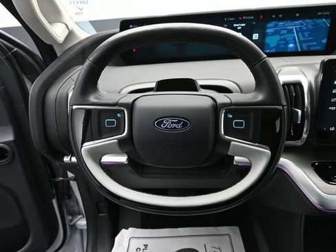 Certified 2025 Ford Expedition Max Platinum w/ Driver's Package AWD/4WD image 15