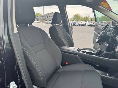 Used 2024 Nissan Rogue S AWD/4WD image 33
