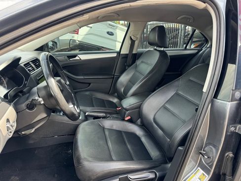 Used 2013 Volkswagen Jetta SE image 35