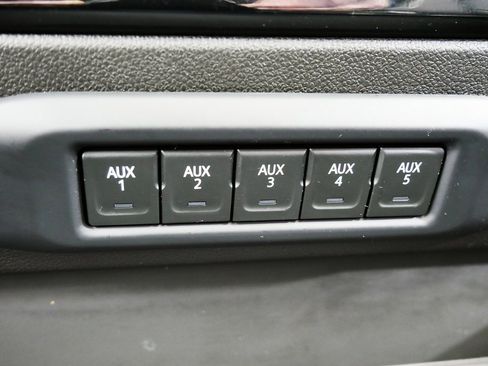 Used 2025 GMC Sierra 3500 SLT w/ SLT Premium Package image 30