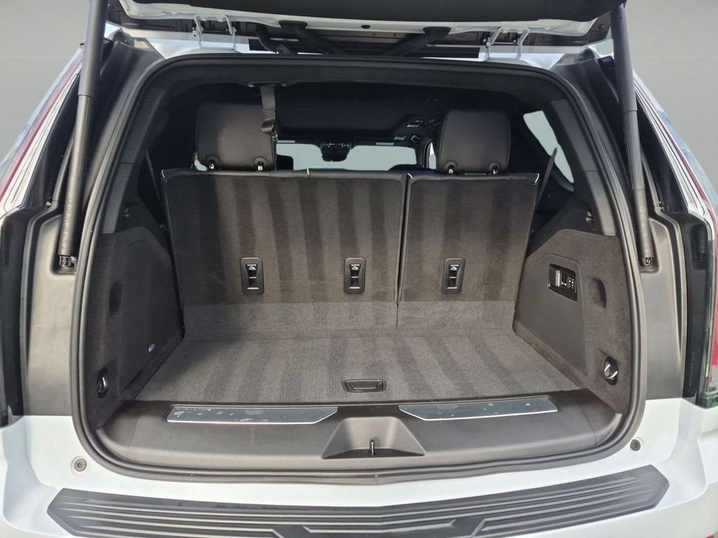 Certified 2026 Cadillac Escalade Platinum Sport w/ LPO, ONYX Package AWD/4WD image 27