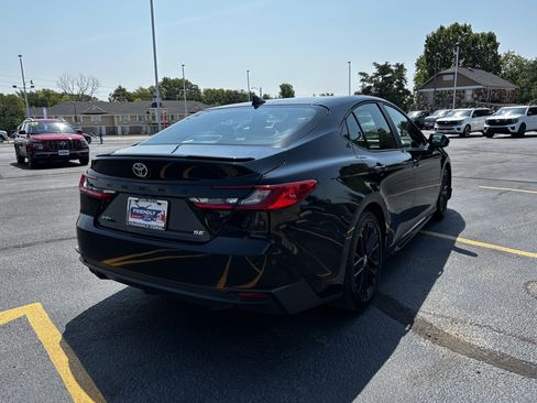 Used 2025 Toyota Camry SE FWD image 7